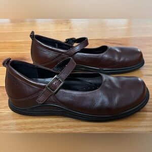 ECCO Light Women’s Brown Leather Mary Jane Shoes, Size 5-5.5 US, 36 EU
